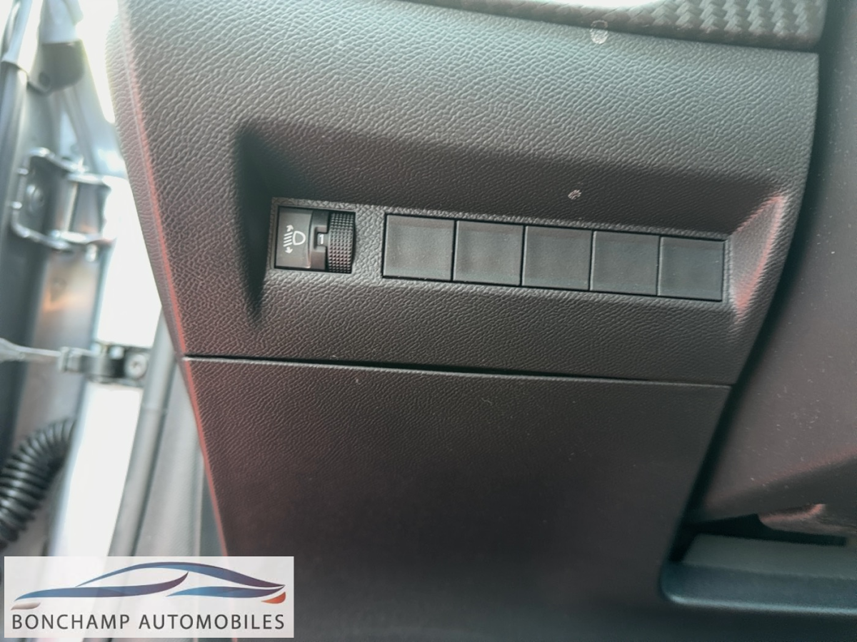 Peugeot 208 II 2019 1.2I PURETECH 12V S&S – 100 ALLURE — photo 15