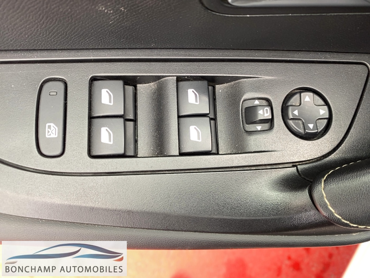 Peugeot 2008 II 2019 1.2I PURETECH 12V S&S – 130 – BV EAT8 GT PACK — photo 19