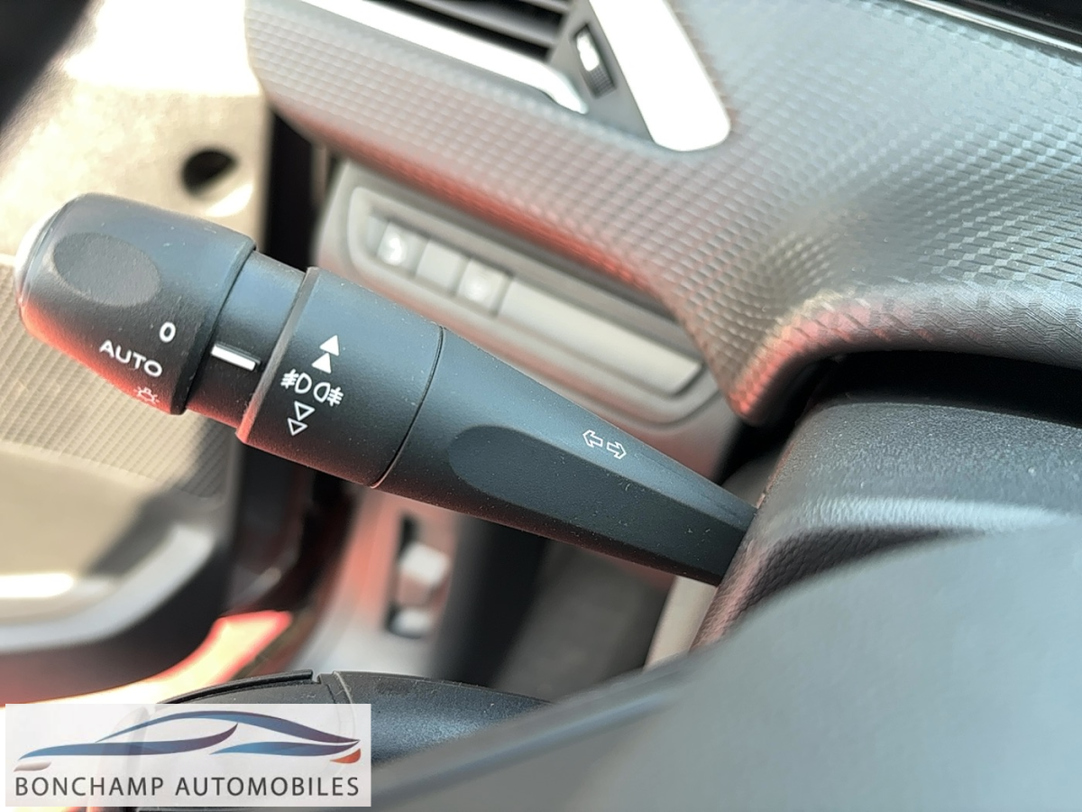 Peugeot 2008 1.5 BLUEHDI S&S – 120 – BV EAT6 ALLURE — photo 20