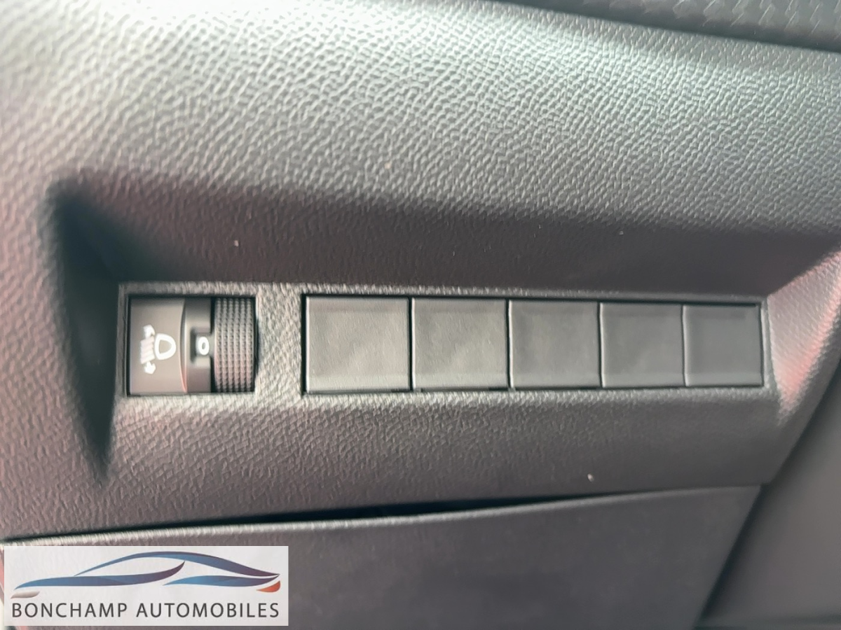 Peugeot 2008 II 2019 1.2I PURETECH 12V S&S – 100 ALLURE — photo 18
