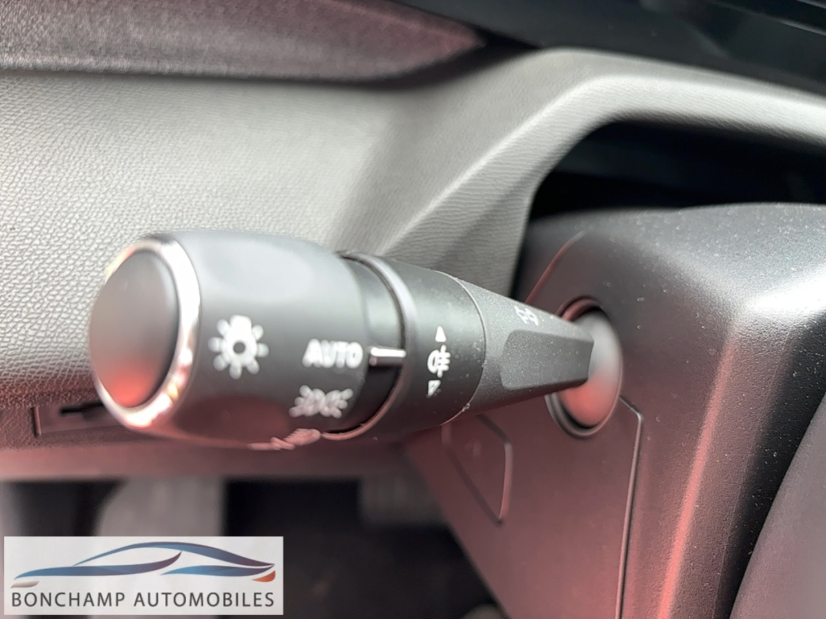 Peugeot 308 III SW 2021 1.2I HYBRID – 136 – BV E-DCS6 ALLURE — photo 21
