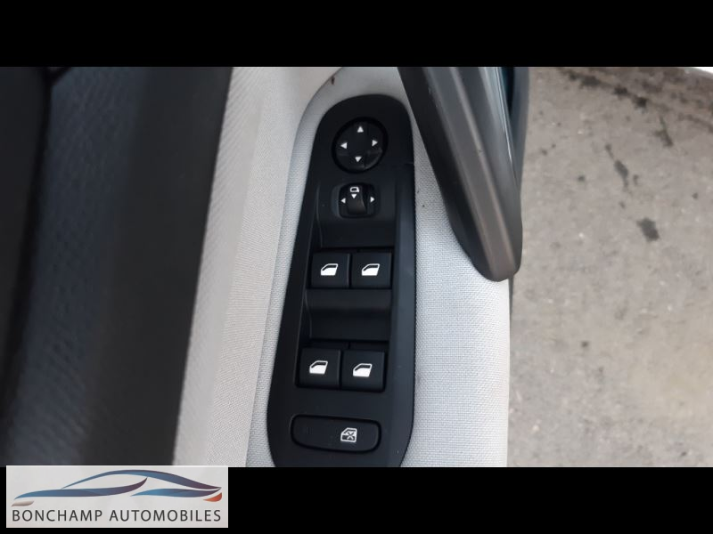 Peugeot 308 SW (2) 1.6 BlueHDi 120 S&S EAT6 Allure — photo 11