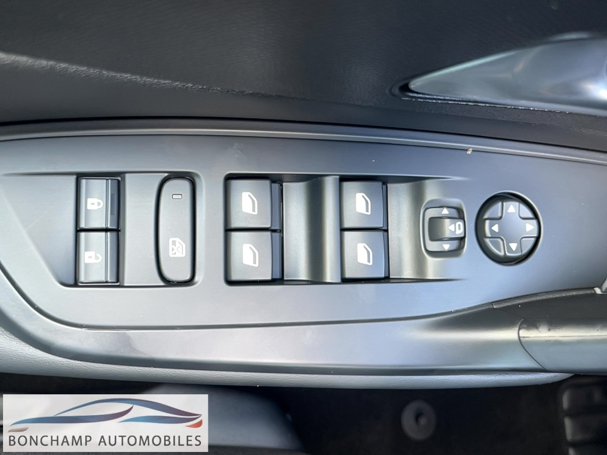 Peugeot 308 (3) Hybrid 145 e-DCS6 ALLURE — photo 15