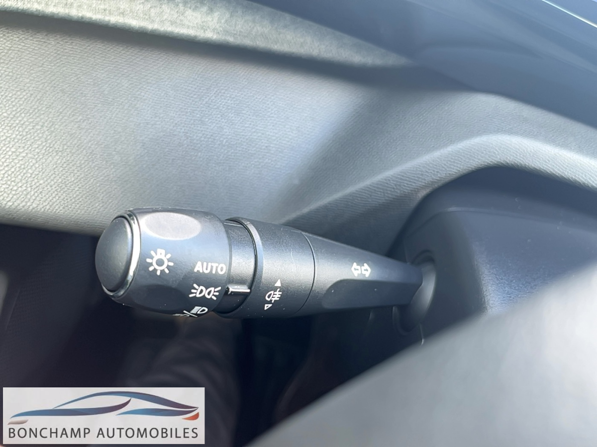 Peugeot 308 (3) Hybrid 145 e-DCS6 ALLURE — photo 13