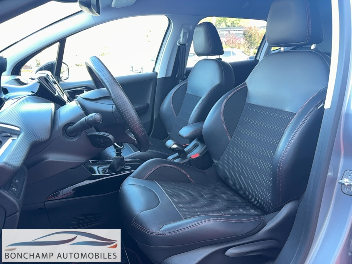 Peugeot 2008 Puretech 130 S&S GT LINE EAT6 — photo 9