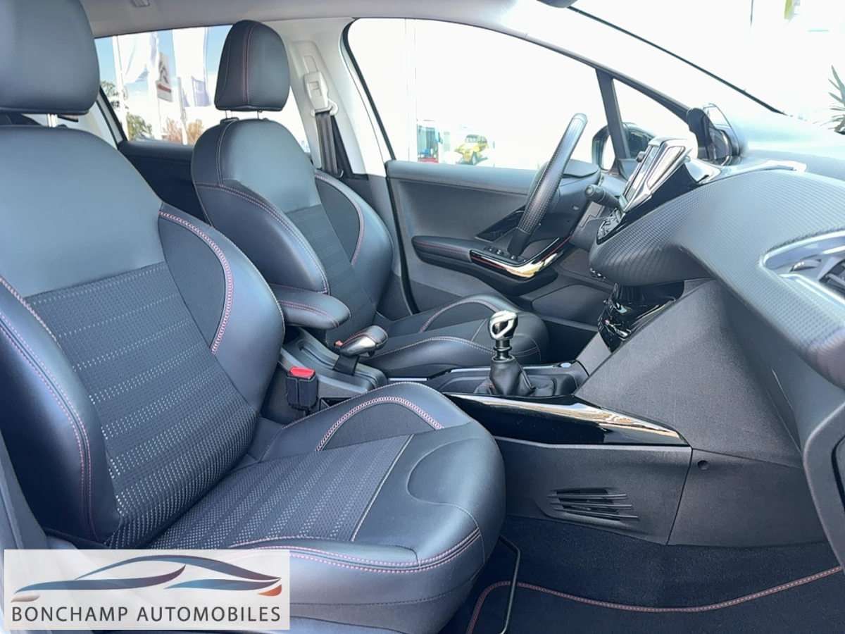 Peugeot 2008 Puretech 130 S&S GT LINE EAT6 — photo 10