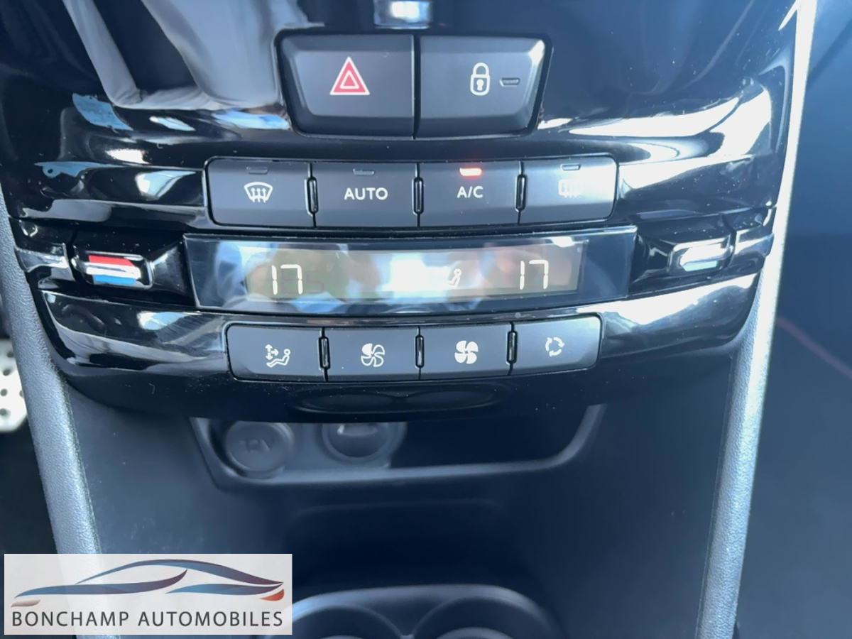 Peugeot 2008 Puretech 130 S&S GT LINE EAT6 — photo 22