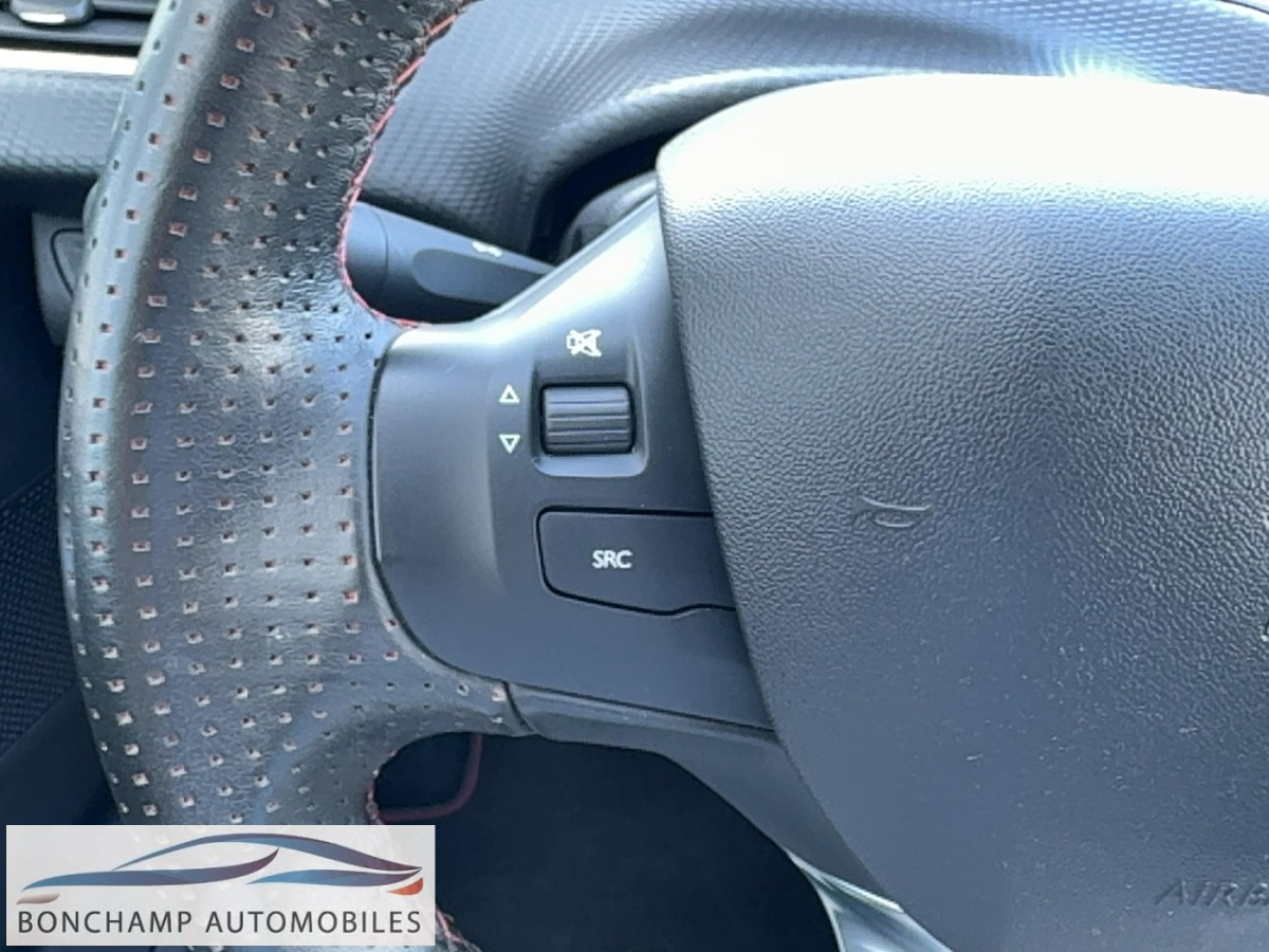 Peugeot 2008 Puretech 130 S&S GT LINE EAT6 — photo 17