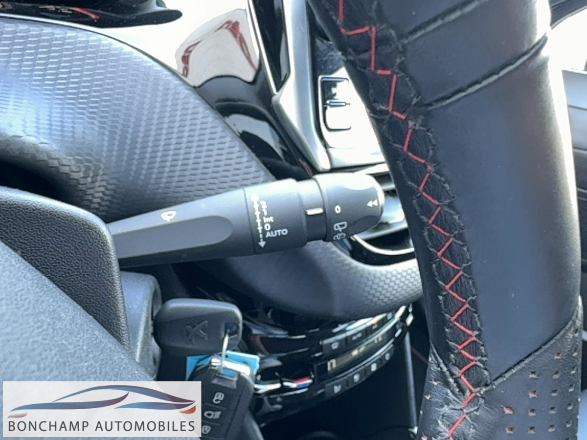 Peugeot 2008 Puretech 130 S&S GT LINE EAT6 — photo 20