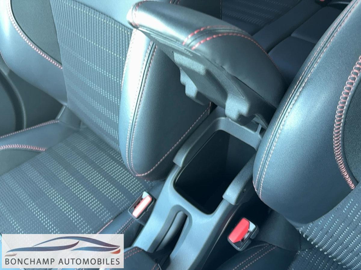 Peugeot 2008 Puretech 130 S&S GT LINE EAT6 — photo 31