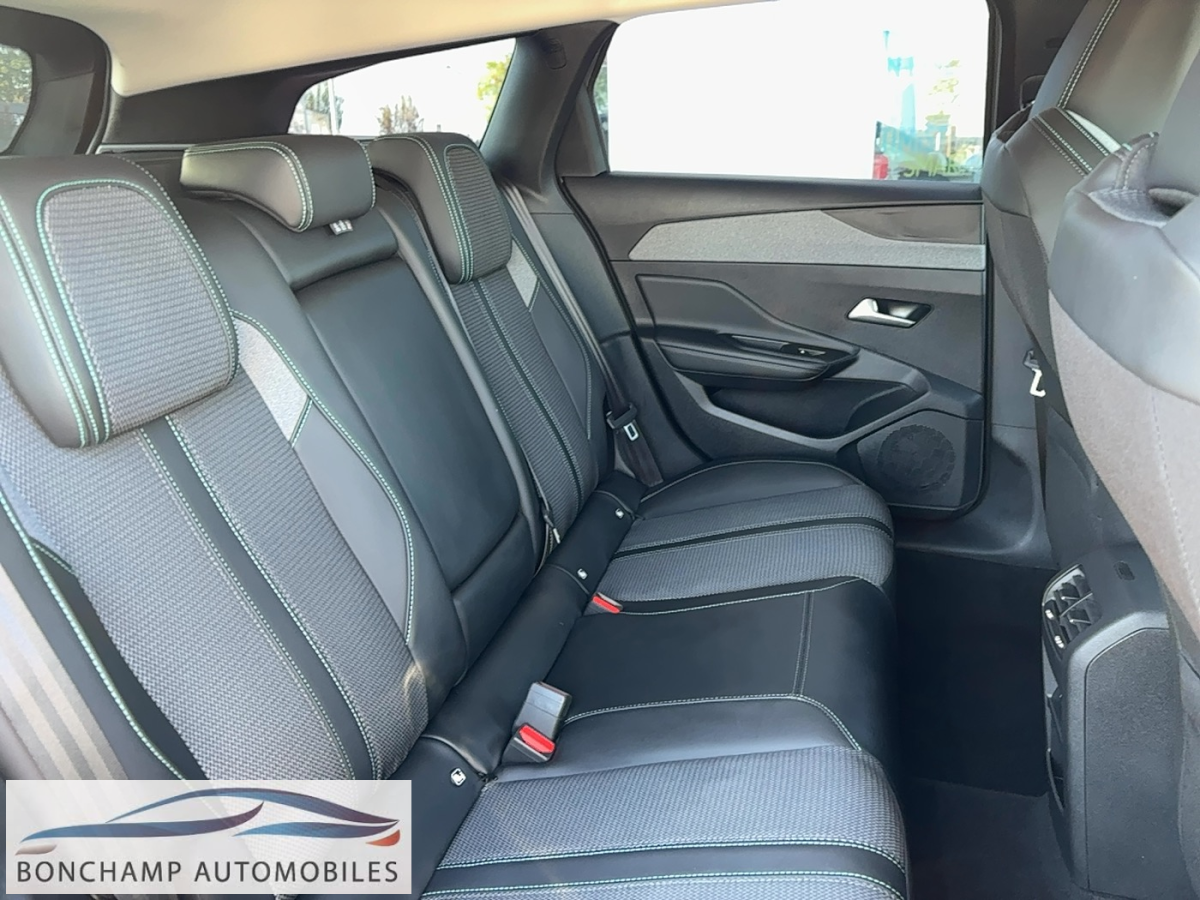 Peugeot 308 SW (3) Hybrid 145 e-DCS6 ALLURE — photo 11