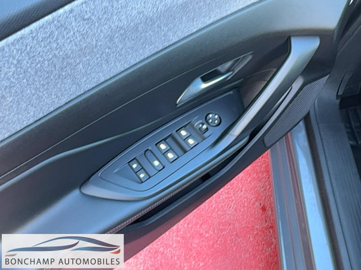 Peugeot 308 SW (3) Hybrid 145 e-DCS6 ALLURE — photo 19