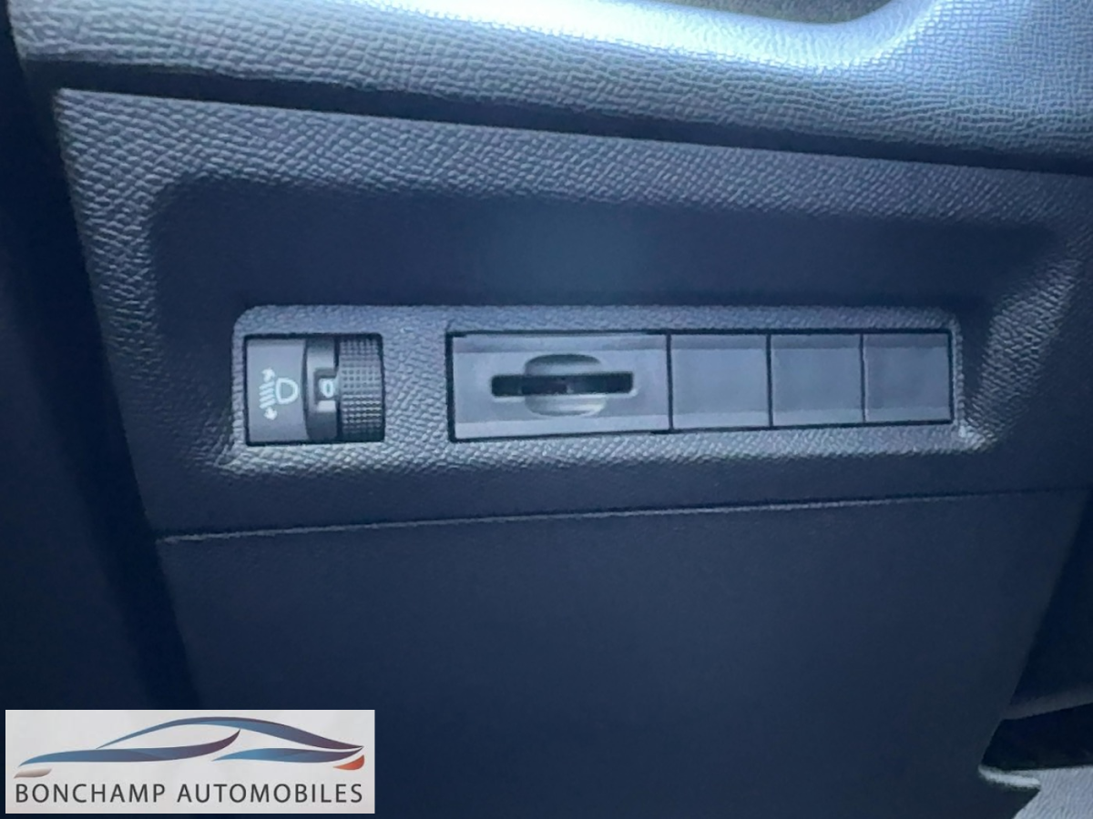 Peugeot 308 SW (3) Hybrid 145 e-DCS6 ALLURE — photo 24