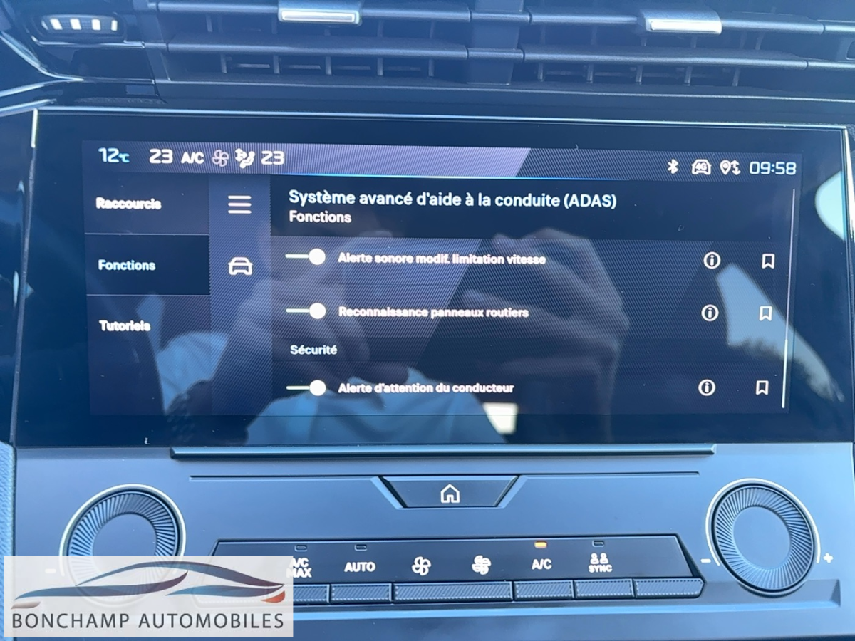 Peugeot 308 SW (3) Hybrid 145 e-DCS6 ALLURE — photo 29