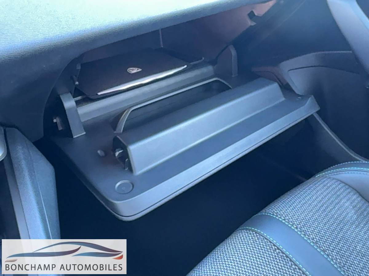 Peugeot 308 SW (3) Hybrid 145 e-DCS6 ALLURE — photo 31